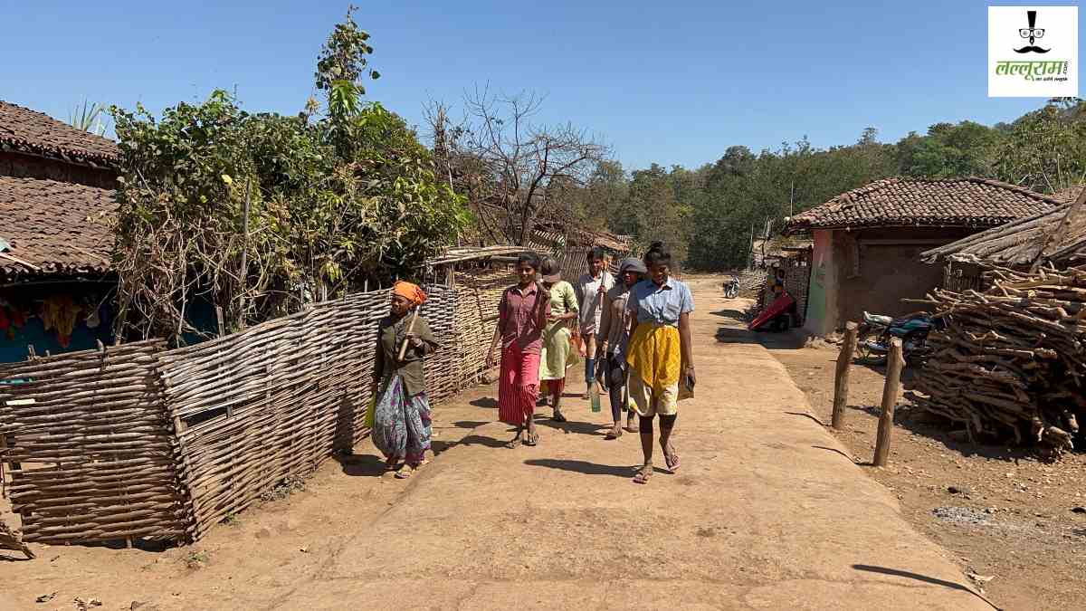 ‘अमृतकाल’ में भी मूलभूत सुविधाओं से वंचित हैं इस गांव के लोग, सड़क निर्माण से जगी थी विकास की उम्मीद, यहां भी हो गया घोटाला…