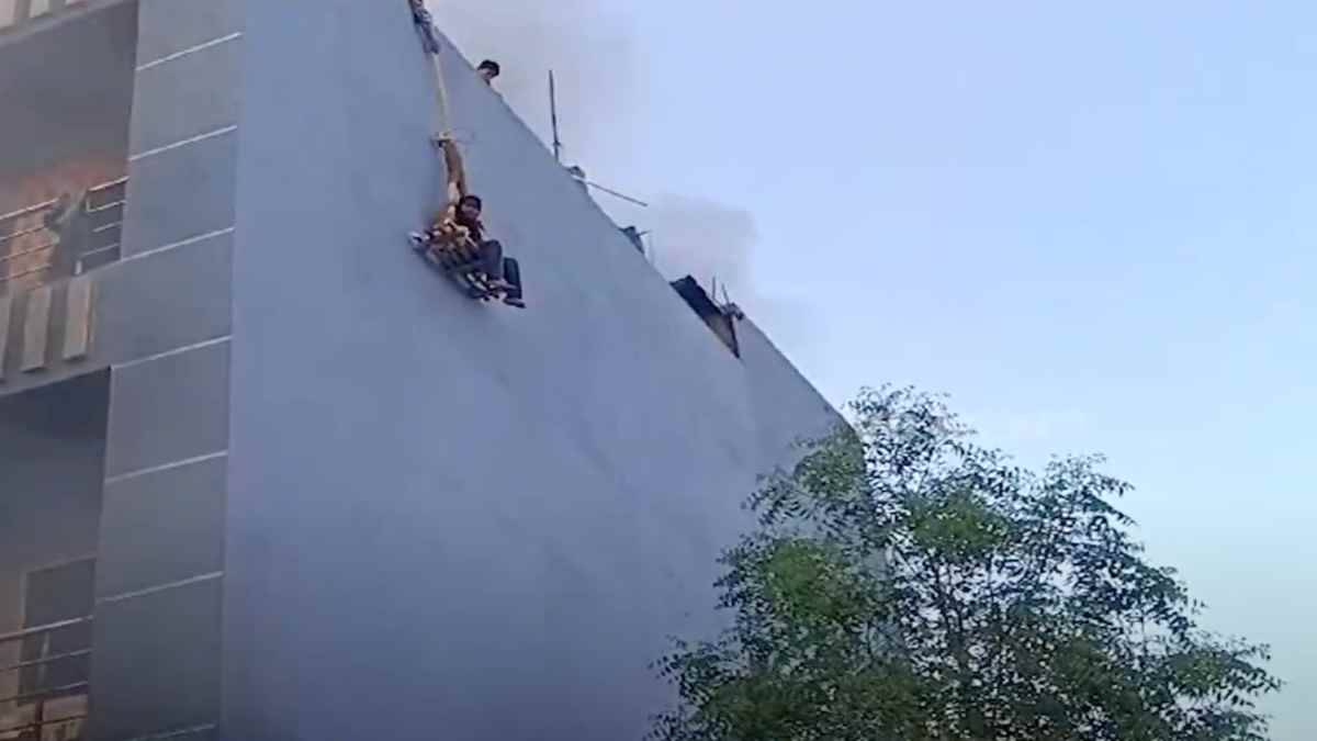 तेलंगाना: इमारत में लगी भीषण आग, मासूम समेत 3 की मौत