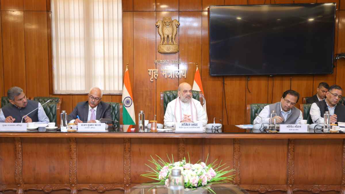 ‘8 मार्च तक खोले जाए बंद रास्ते…,‘ मणिपुर को लेकर गृहमंत्री अमित शाह ने ली समीक्षा बैठक, अवैध हथियार और ड्रग्स को लेकर कही ये बात
