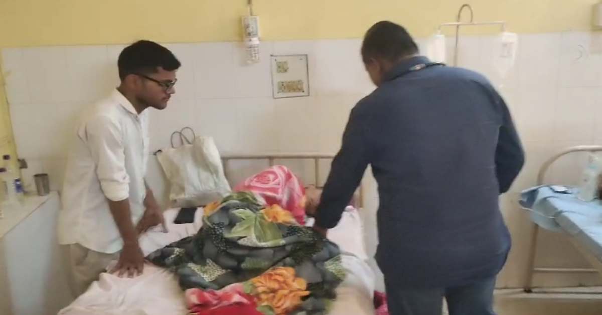 जल में ‘जहर’ घोल रहा जल निगम! जहरीला पानी पीकर अस्पताल पहुंचे 24 लोग, अब लीपा-पोती कर रहे जिम्मेदार