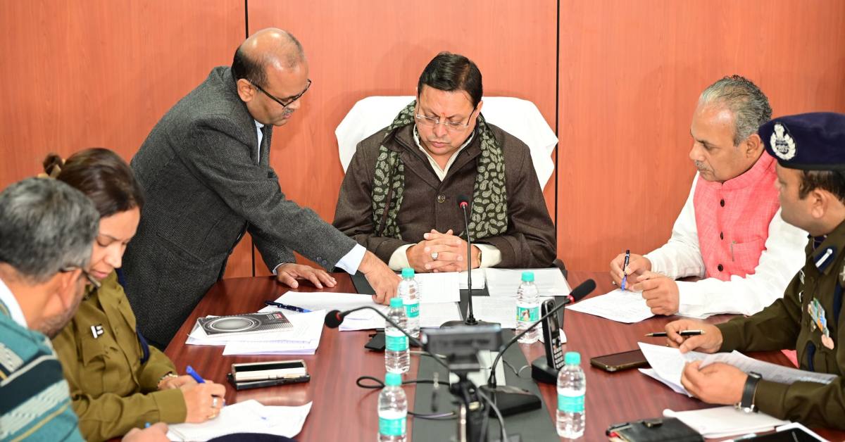 चमोली हिमस्खलन : सीएम धामी ने सर्च और रेस्क्यू ऑपरेशन का लिया अपडेट, घायलों को हायर सेंटर रेफर करने दिया निर्देश