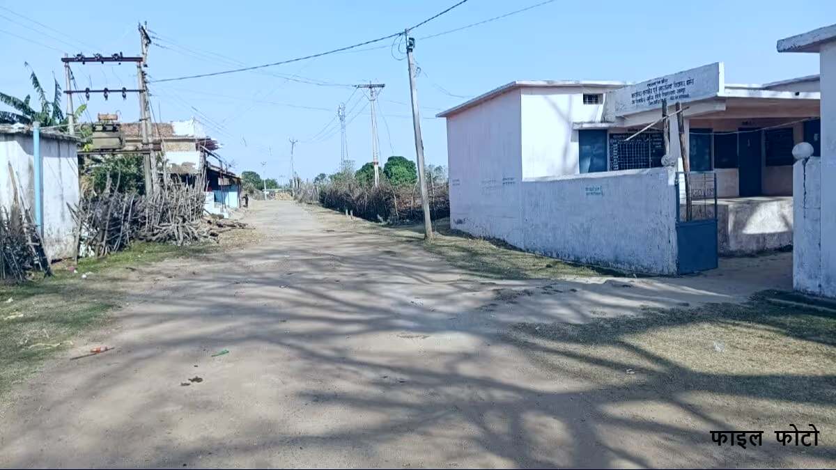 सावधान! ‘मौत’ घूम रही है… शाम होते ही डर के मारे घर में कैद हो जाते हैं ग्रामीण, जानिए आखिर क्या है इसके पीछे की वजह?