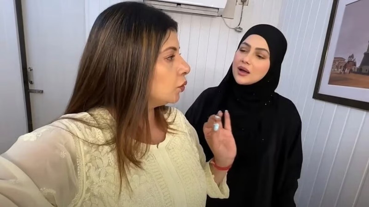 Sambhavna Seth को बुर्का पहनने के लिए मजबूर कर रही हैं Sana Khan, भड़के लोगों ने सुनाई खरी-खोटी …
