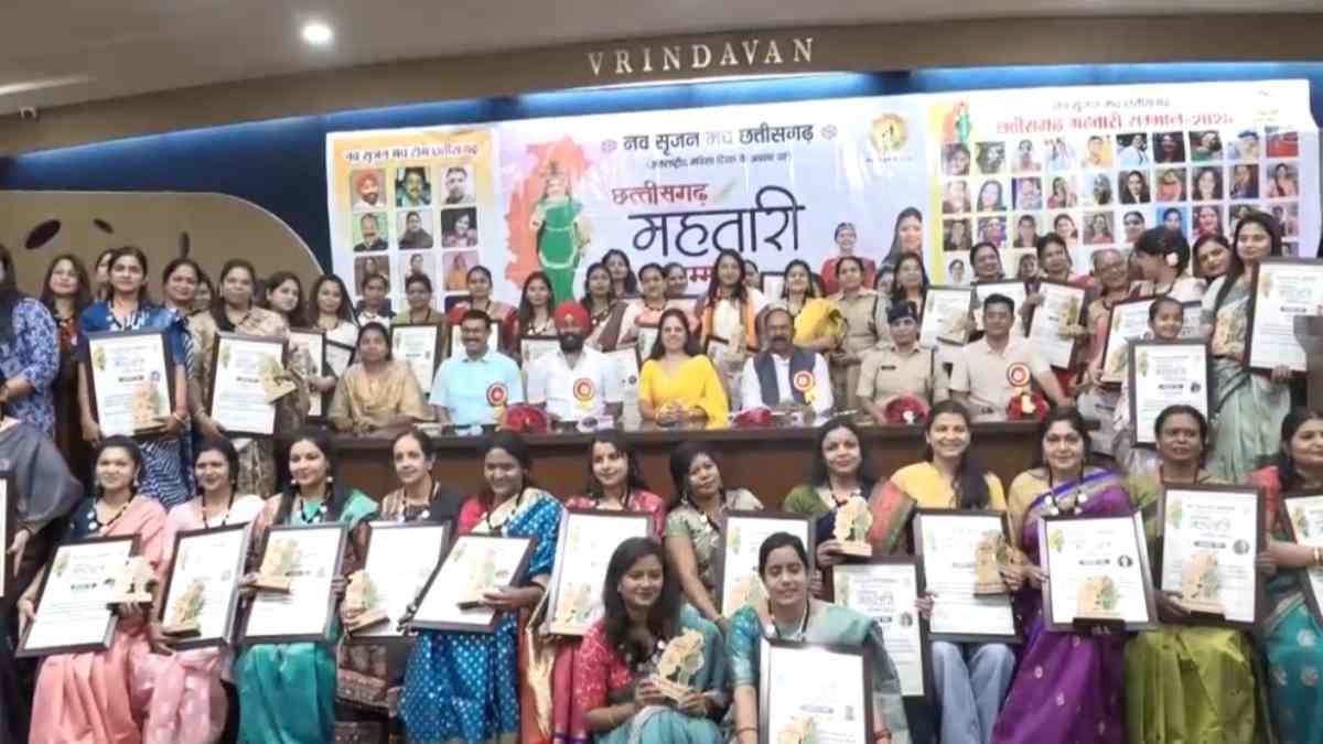 महतारी सम्मान 2025ः नवसृजन मंच ने विविध क्षेत्र की 61 मातृशक्तियों को किया सम्मानित, पढ़िए समाज के लिए प्रेरणा बनी महिलाओं की स्टोरी…