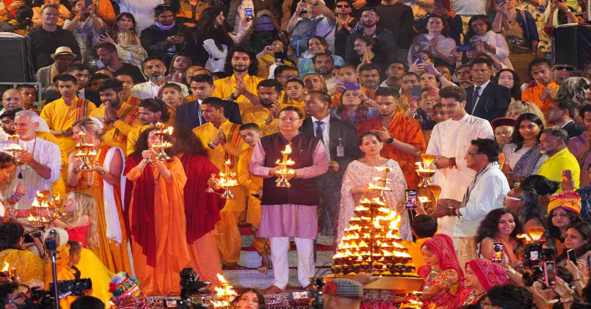 अंतर्राष्ट्रीय योग महोत्सव 2025 : मां गंगा की आरती से हुआ आगाज, सीएम धामी बोले- कोई भी कार्य शुरू करने के लिए देवभूमि से बढ़कर पवित्र कोई स्थान नहीं