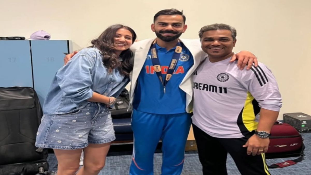 जीत के बाद Virat Kohli और Anushka Sharma की Unseen Photos आई सामने, चेहरे पर साफ झलक रही ट्रॉफी जीतने की खुशी …