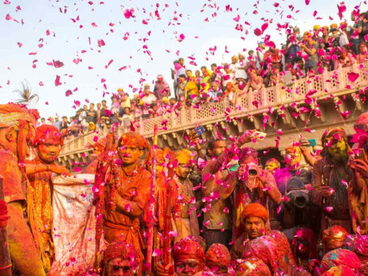 Holi 2025, Braj Celebration: ब्रज मंडल में होली उत्सव की धूम, रंगभरी एकादशी पर जमकर उड़ा गुलाल…