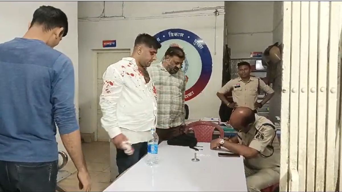 थाने में दो पक्षों के बीच जमकर मारपीट, लहुलूहान हुआ कोतवाली, दो लोग घायल, बड़ा सवाल – क्या पुलिस देख रही थी तमाशा…