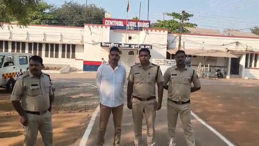 CG News : फर्जीवाड़ा कर सरकारी जमीन बेची, फरार भाजपा पार्षद गिरफ्तार, मामले में कुल 11 आरोपी जा चुके हैं जेल