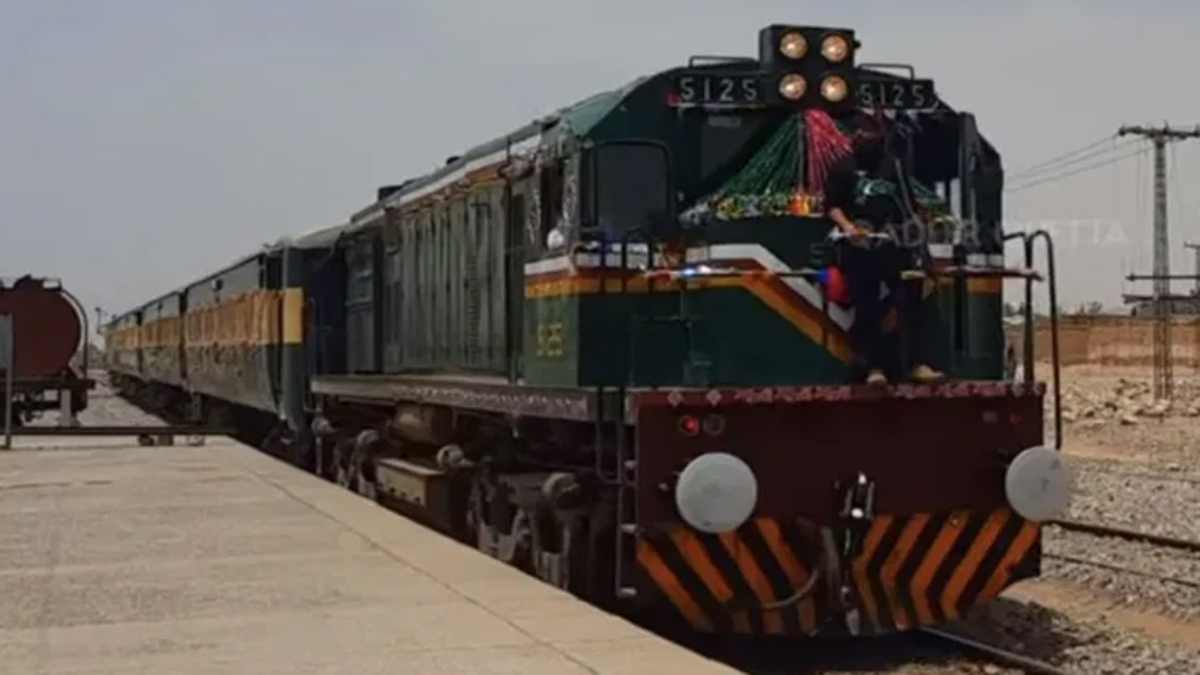 पाकिस्तान में ट्रेन हाईजैक, बलूच आर्मी ने सैकड़ों यात्रियों को बनाया बंधक, ट्रेन में ISI और पाक सेना के अधिकारी भी है मौजूद, मुठभेड़ में 6 पाक सैनिक ढेर