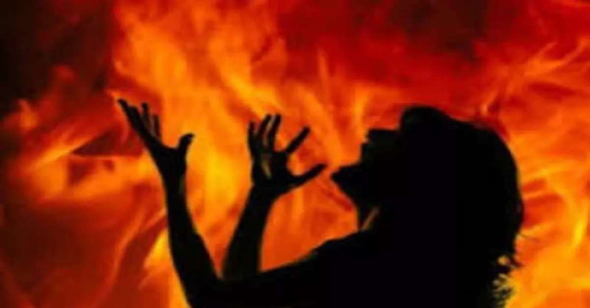 ‘इश्क’ की आग ने जला दिया… लहंगा पहनकर प्रेमिका के घर घुसा प्रेमी, पेट्रोल डालकर लगा दी आग, उसके बाद जो हुआ…