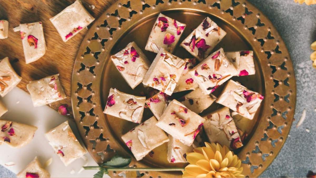 Holi Special Gulab Barfi Recipe: इस बार होली में बनाएं गुलाब बर्फी, जीत ले अपनों का दिल…