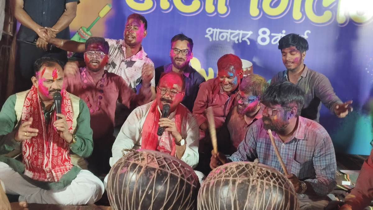 लल्लूराम डॉट काम और News 24 का होली मिलन : डिप्टी सीएम साव ने गाया फाग गीत, नगाड़े की धुन पर जमकर थिरके जनप्रतिनिधि और पत्रकार, देखें VIDEO…