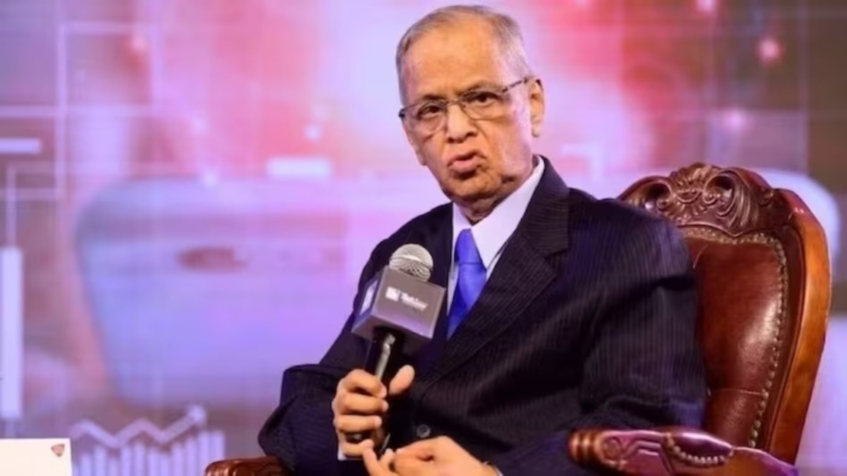 नारायण मूर्ति ने टेक कंपनियों पर साधा निशाना, बोले- साधारण सॉफ़्टवेयर को AI बताने का चल पड़ा है फैशन