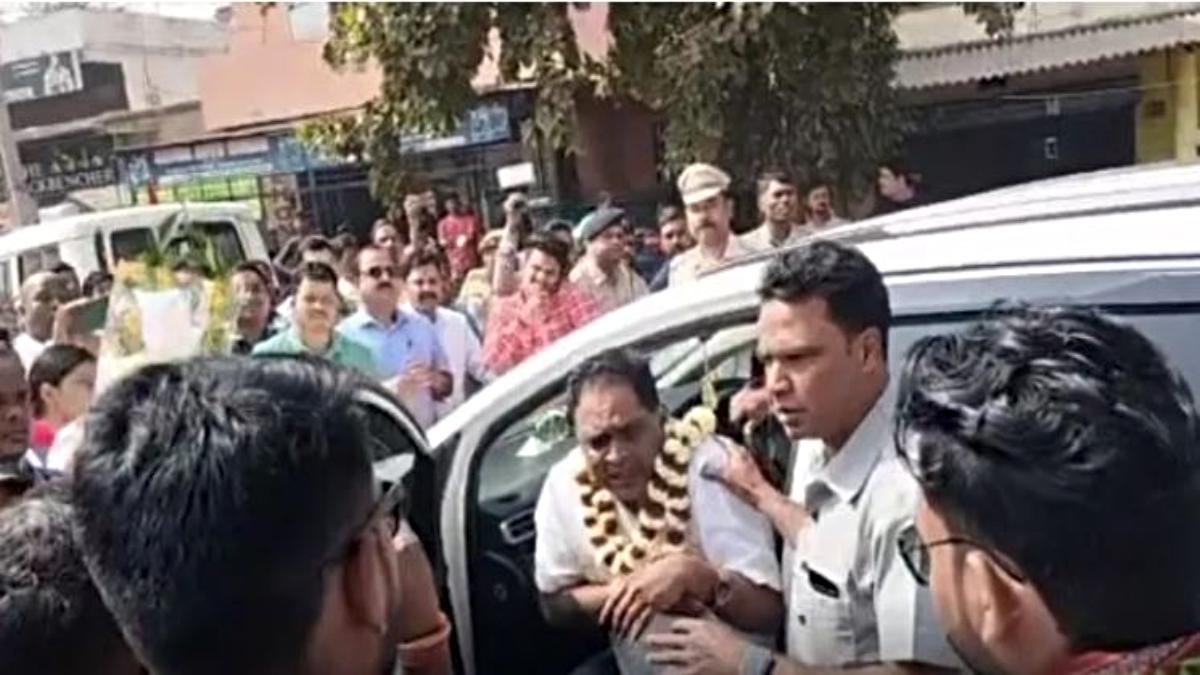 Minister Naba Das Murder Case: नब दास हत्याकांड, परिवार का बयान दर्ज करने के लिए घर पहुंची क्राइम ब्रांच की टीम…