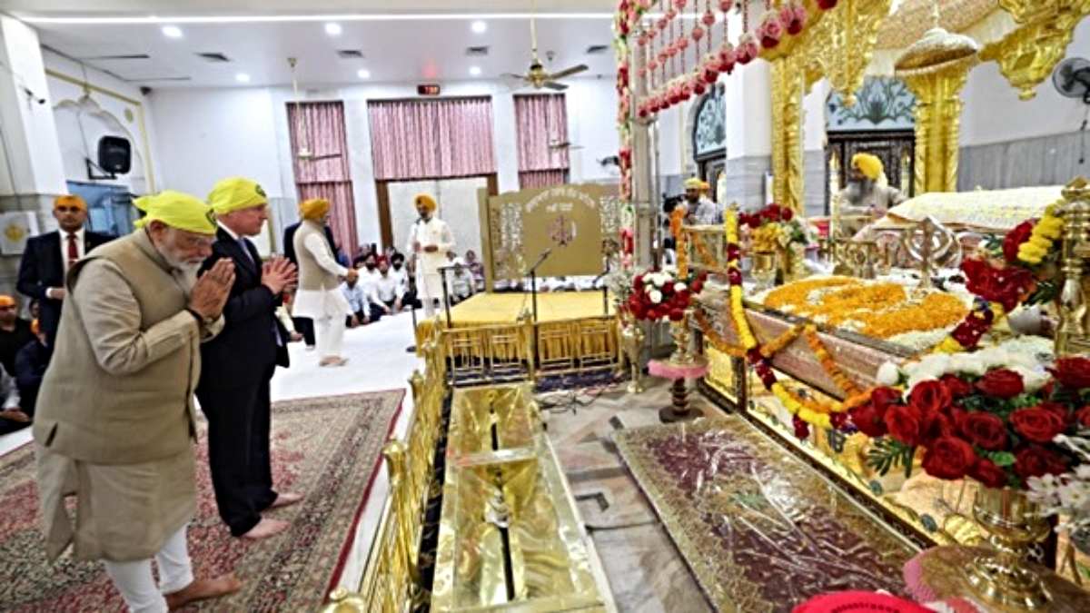 न्यूजीलैंड के प्रधानमंत्री के साथ गुरुद्वारा रकाब गंज साहिब पहुंचे मोदी, भेंट किया रुमाला साहिब…