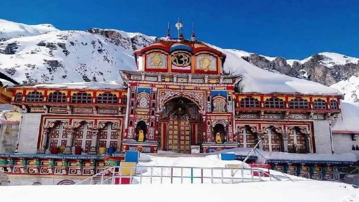 Baba Badri Vishal: प्रकृति ने बाबा बद्री विशाल का किया श्रृंगार, धाम बर्फ से सफेद चादर में ढका…