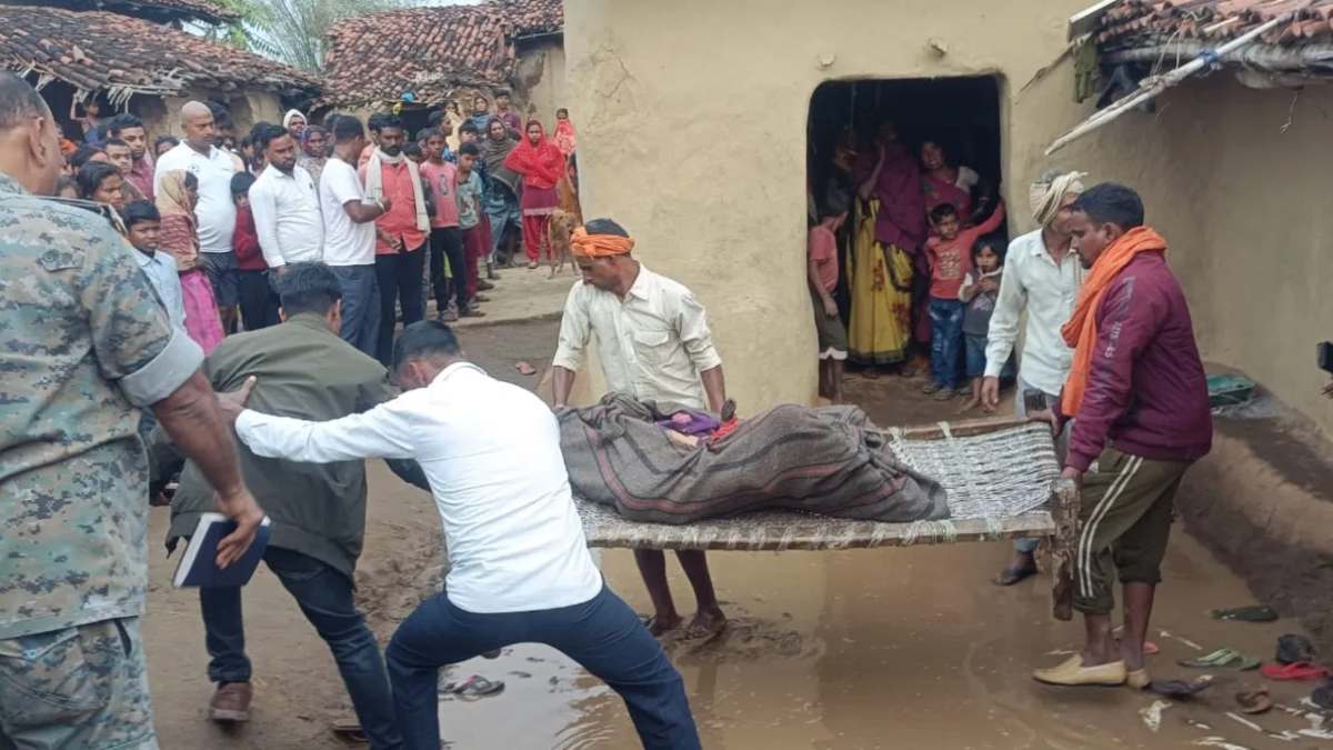 चारपाई में बच्चों के साथ सो रही थी महिला, आग लगने से जुड़वा बच्चों समेत जिंदा जले, दर्दनाक हादसे में तीनों की मौत
