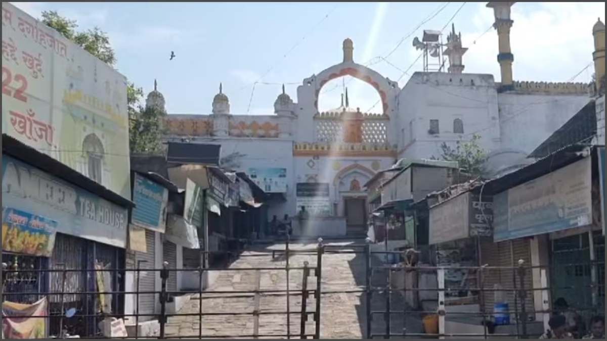 औरंगजेब पर फिर मचा बवाल, कब्र तोड़ने जा रहे थे प्रदर्शनकारी, पुलिस ने रास्ते में ही किया गिरफ्तार