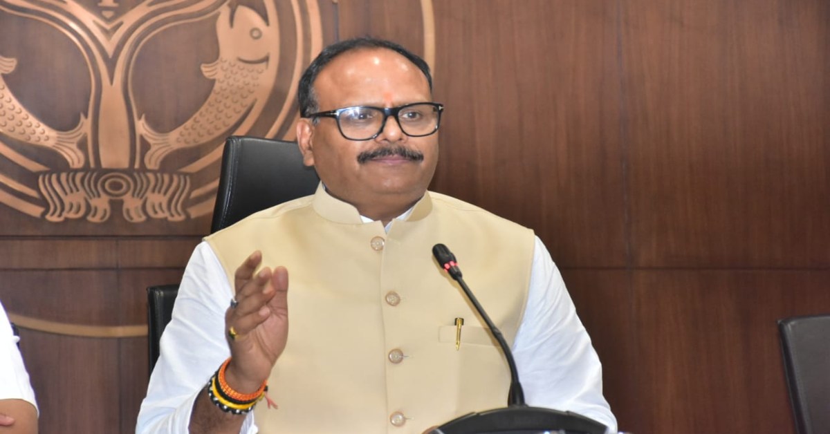 क्या वाकई ऐसा है उपमुख्यमंत्री जी? सरकार की उपलब्धियां गिना रहे हैं डिप्टी सीएम पाठक, कह रहे- यूपी की कानून व्यवस्था नंबर वन, अपराधी थर-थर कांप रहे