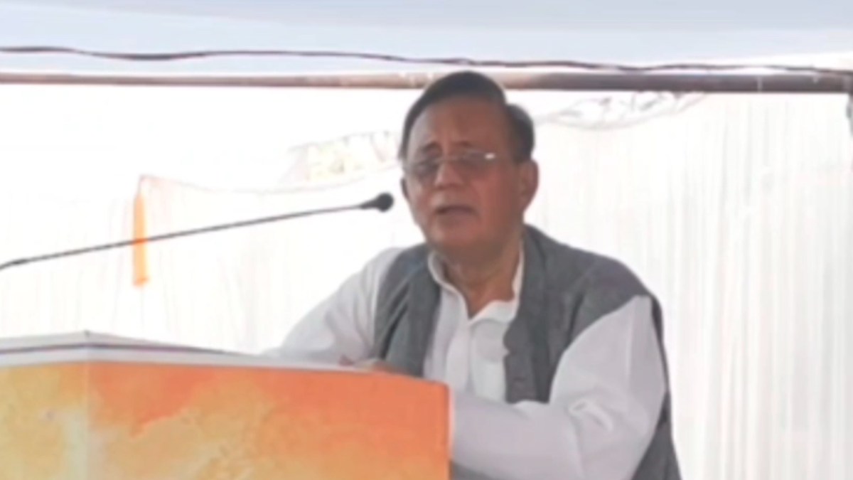 कांग्रेस विधायक का विवादित बयानः डॉ. राजेंद्र कुमार सिंह ने साधु-संतों और महामंडलेश्वरों को बताया सांड, देखें Video