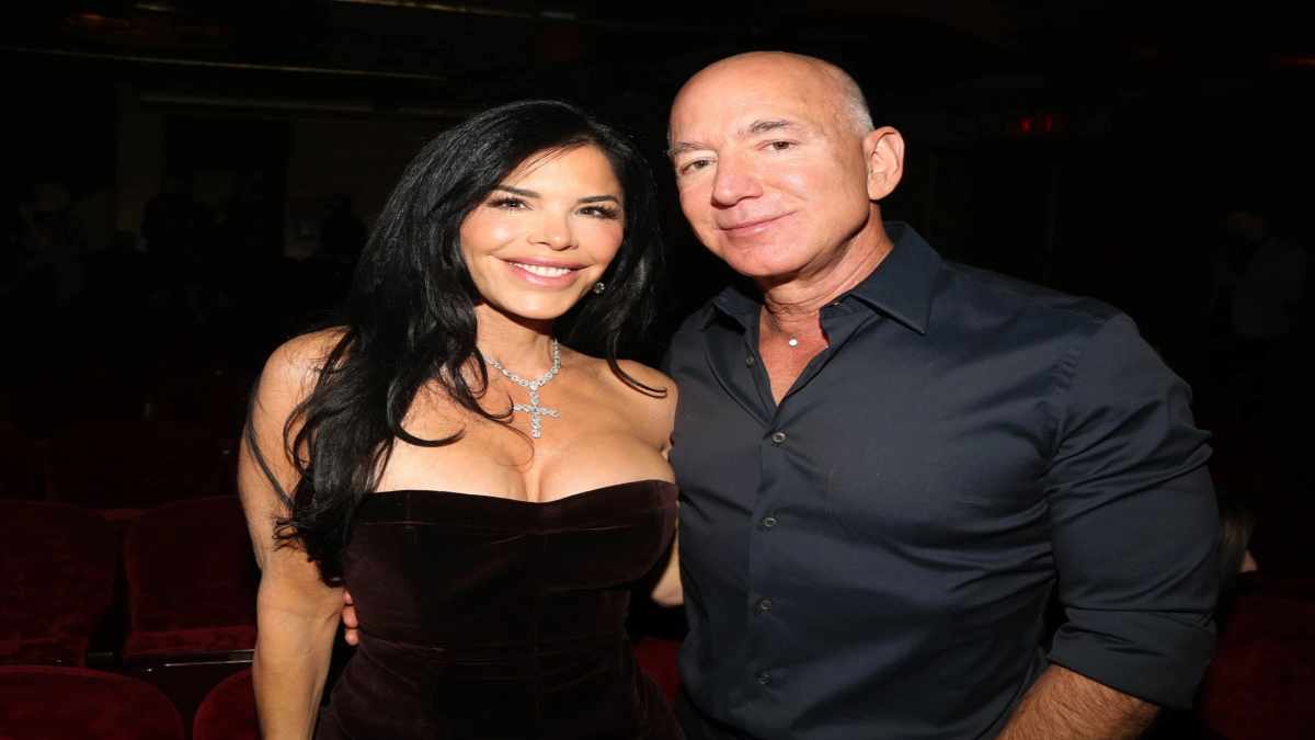 Jeff Bezos Love Marriage: Jeff Bezos अपनी गर्लफ्रेंड Lauren Sánchez के साथ करने जा रहे है शादी, इटली के वेनिस में होगा भव्य समारोह, जानिए कौन-कौन होंगे शामिल…