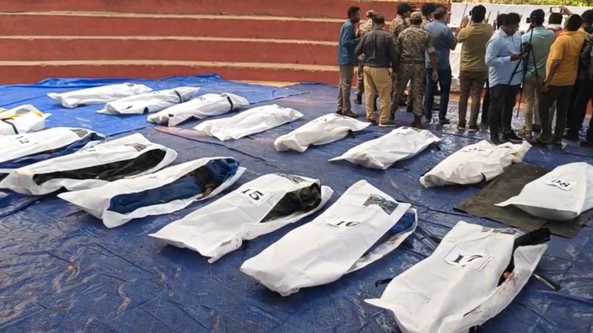 सुकमा नक्सल मुठभेड़: 11 महिला नक्सलियों समेत 17 माओवादी के शव बरामद, भारी मात्रा में हथियार जब्त