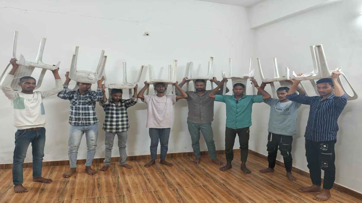 भोरमदेव महोत्सव में उपद्रव : पुलिस ने उपद्रवियों को किया गिरफ्तार, टूटी कुर्सी के साथ अपराधियों की निकाली रैली