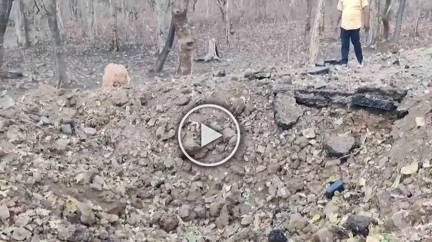 IED Blast Update : नक्सलियों के आईईडी ब्लास्ट में दो जवान घायल, ग्राउंड जीरो का वीडियो आया सामने…
