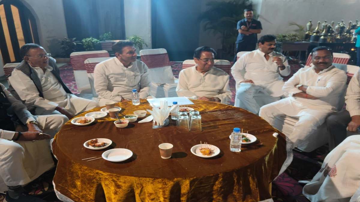 कमलनाथ के बंगले पर कांग्रेस विधायकों का डिनरः जीतू पटवारी, उमंग सिंघार समेत MLA ने उठाया भोजन का लुत्फ, PCC चीफ ने कही ये बात