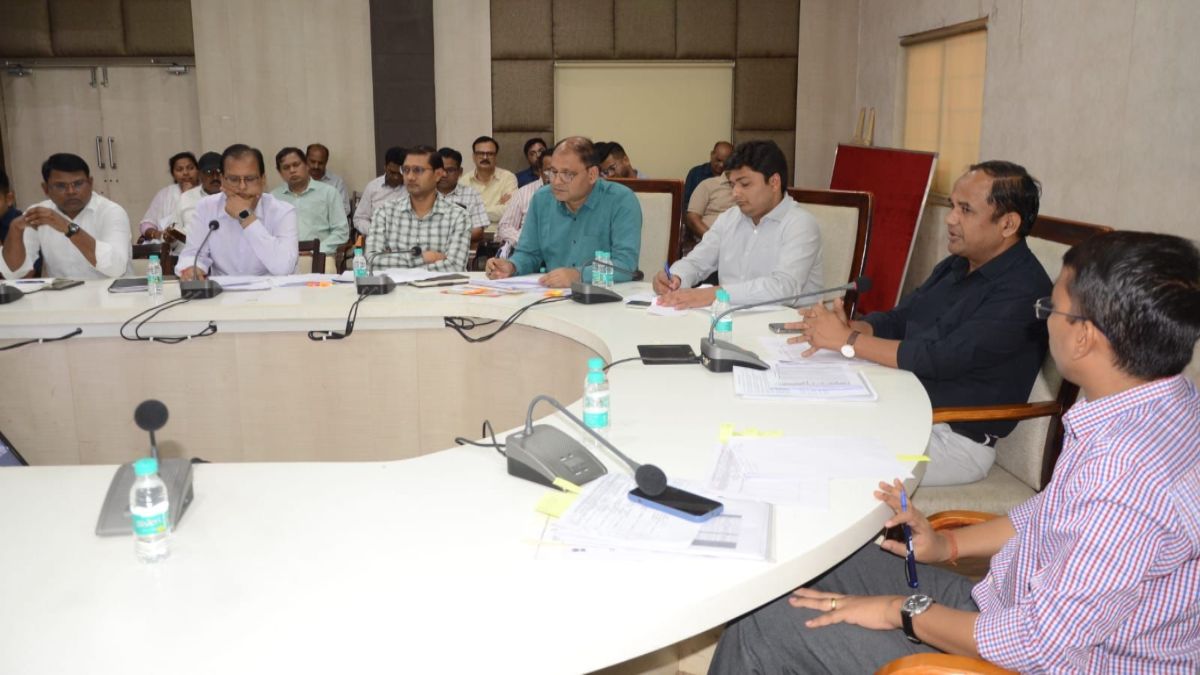 नदी में डूबकर दो युवकों की मौत, जिला प्रशासन ने दी परिजनों को 4-4 लाख की मुआवजा राशि