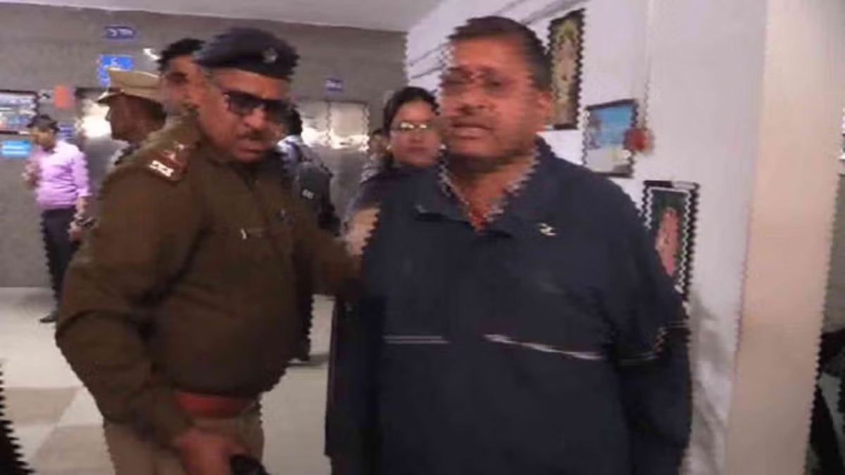 ‘संकट आने वाला है’, सचिवालय में कर्मचारी ने काटा बवाल, चिल्लाते हुए सीएम की ओर बढ़ा, फिर…