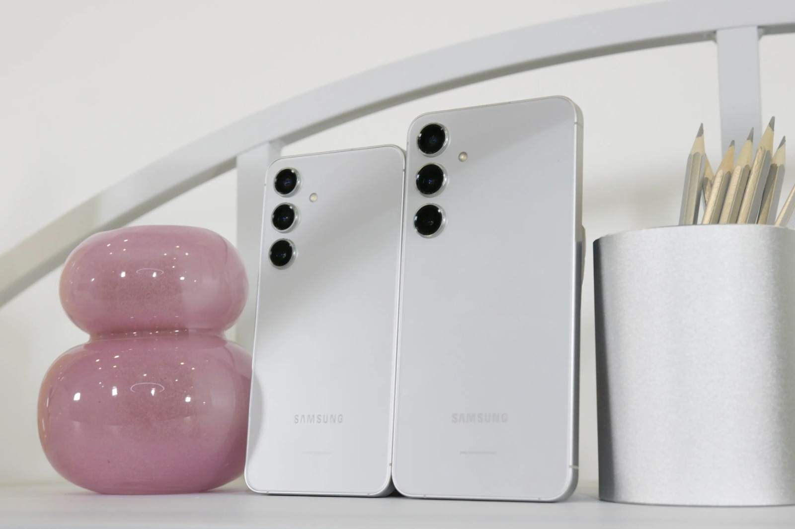 Samsung Galaxy S24 और S24 Plus में मिल रहा जबरदस्त Discount, जानिए कौन से Smartphone में मिल रही बेहतर डील…