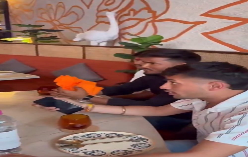 भगवा रंग के टिश्यू पेपर पर मचा बवाल: करणी सेना ने होटल संचालक को दी ये चेतावनी