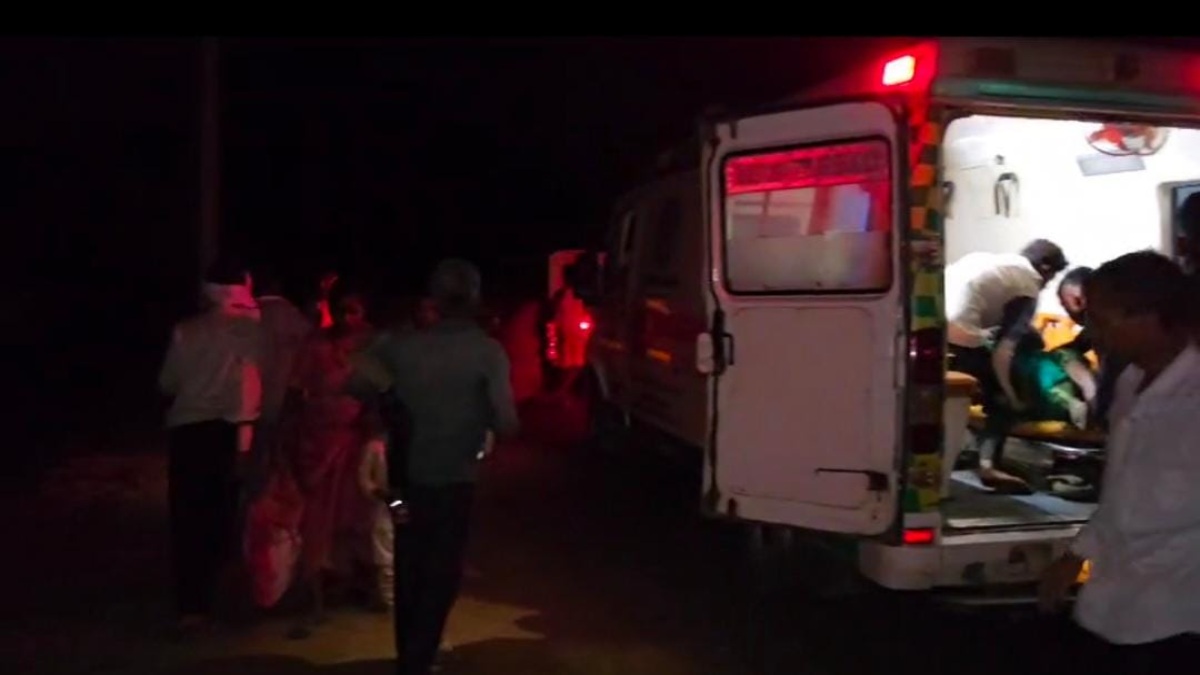 BREAKING NEWS: 30 लोगों से भरी पिकअप पलटी, 17 लोग घायल, 4 की हालत गंभीर…