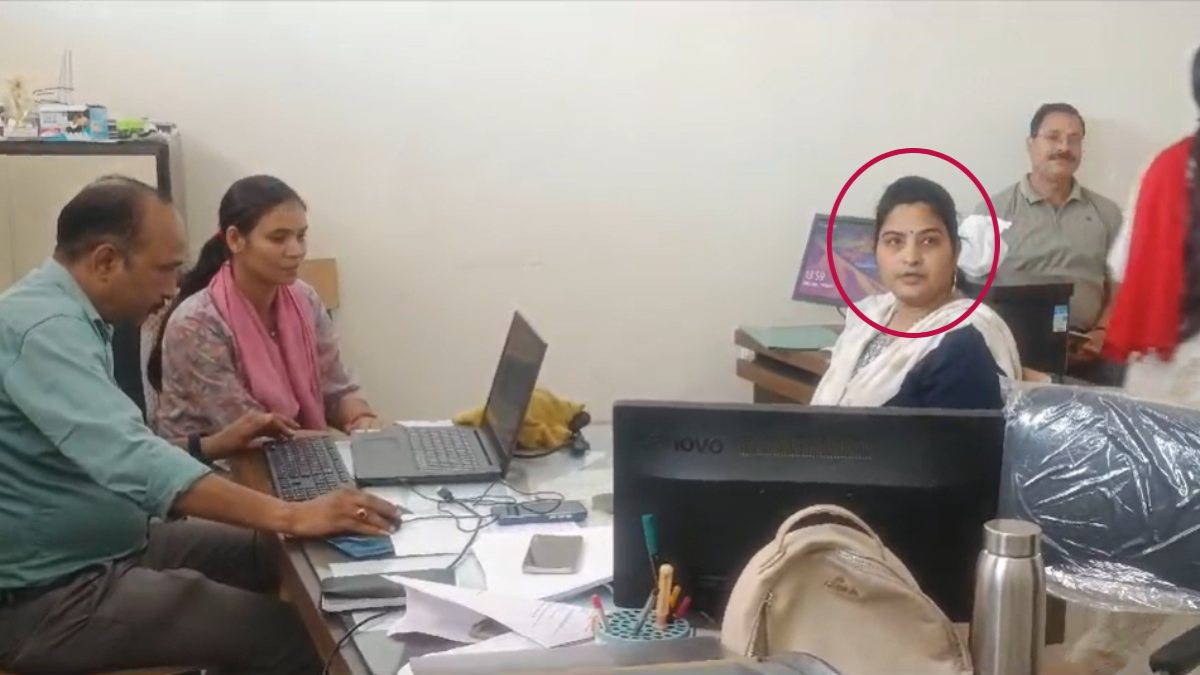 महिला प्राचार्य निकली घूसखोरः नौ हजार रिश्वत लेते गिरफ्तार, प्यून से इस काम के एवज में मांगी थी घूस