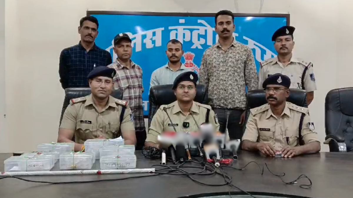 8 चोरी का मास्टमाइंड समेत 2 गिरफ्तार, लाखों के जेवरात बरामद, जानिए शातिर कैसे देते थे वारदात को अंजाम