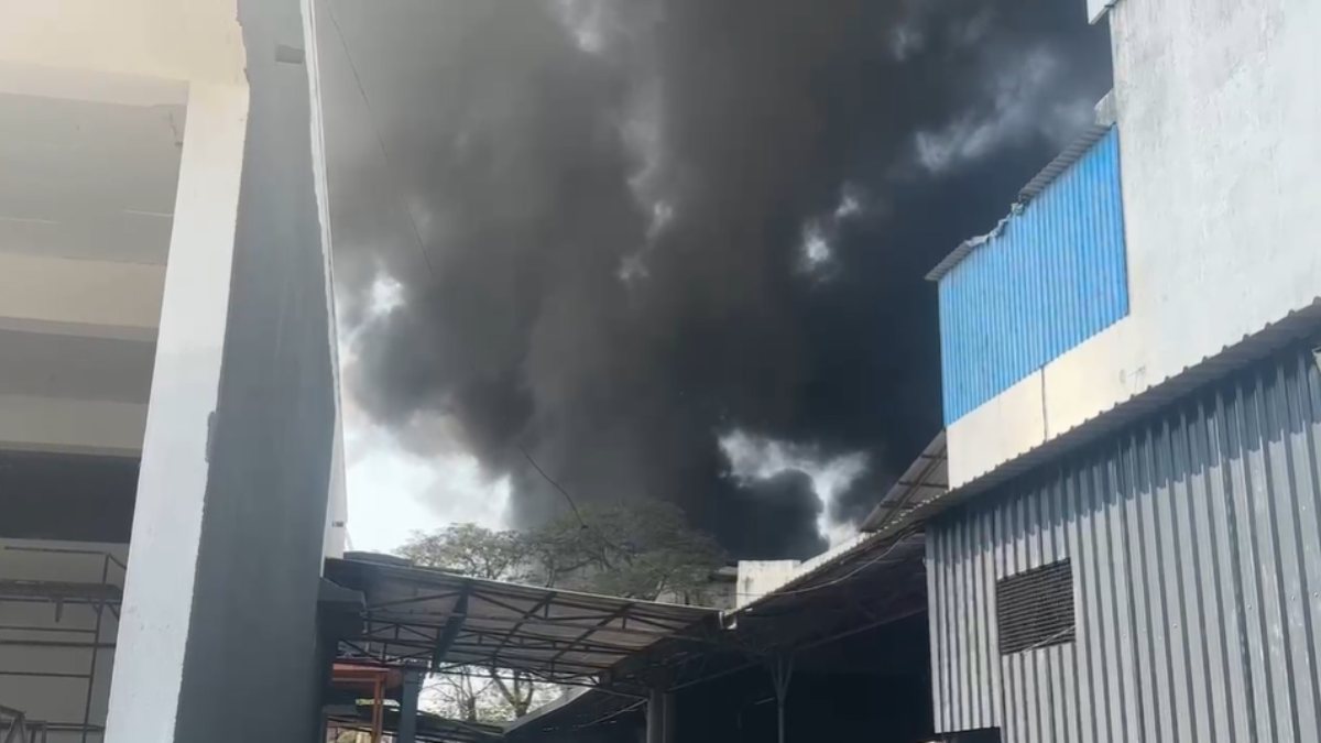 केमिकल फैक्ट्री में आगः 25 से ज्यादा दमकल की गाड़ियां खाली, 6 फायर ब्रिगेड बुझाने में जुटी, आसपास की फैक्ट्रियों को कराया खाली