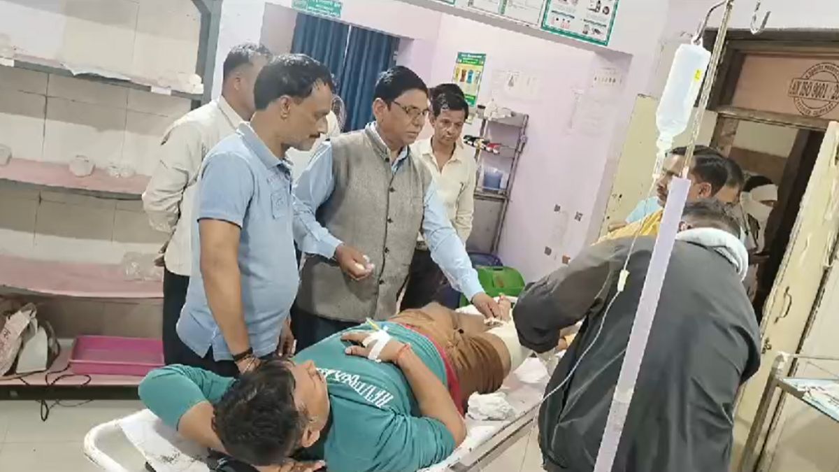 हथियारबंद बदमाशों ने युवक को मारी गोली: चुनावी रंजिश के चलते वारदात को दिया अंजाम