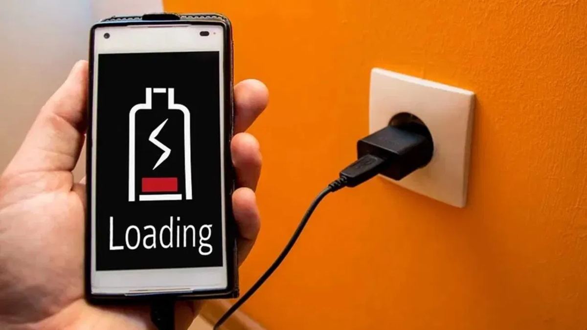 Smartphone Battery Life Tips: स्मार्टफोन की बैटरी हेल्थ को बनाए रखने के लिए अपनाएं ये 5 आसान टिप्स…