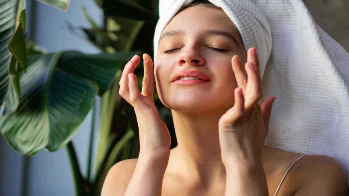 Summer Skin Care Tips: रोज करना पड़ता है तेज गर्मी का सामना ? तो इस तरह रखें अपनी स्किन का ख्याल