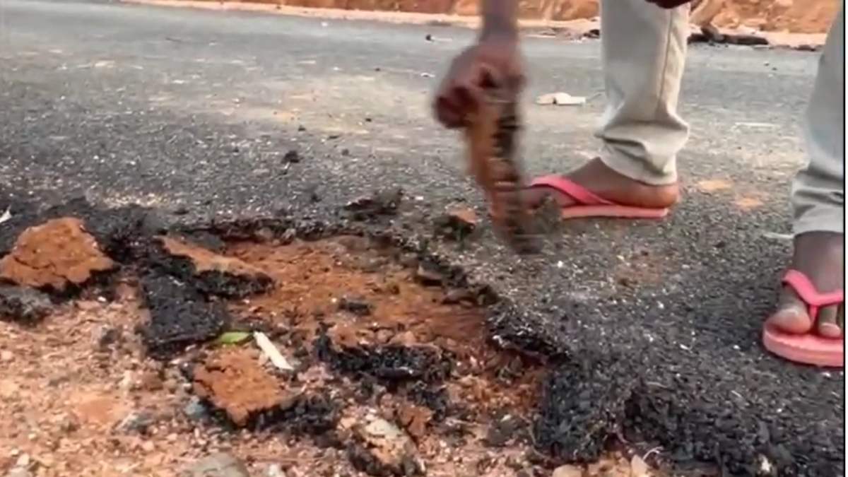 पीएम जनमन योजना में भ्रष्टाचार : महीनेभर में ही उखड़ने लगी सड़क, विधायक टोप्पो बोले – जांच के बाद दोषी ठेकेदार और अफसरों पर होगी कार्रवाई