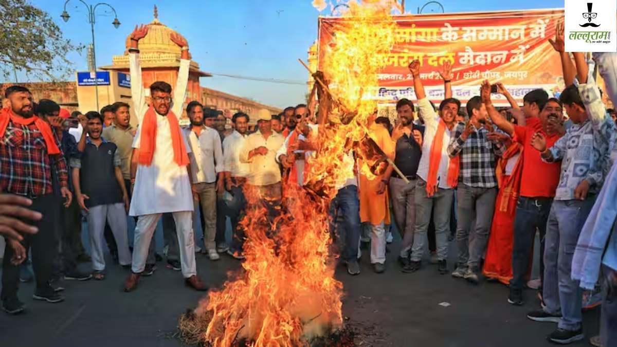 Rajasthan News: सपा सांसद रामजी के खिलाफ राणा सांगा के विवादित टिप्पणी पर प्रदेश सियासत गर्म, हिंदू संगठनों ने प्रदर्शन कर की सदस्यता रद्द करने की मांग