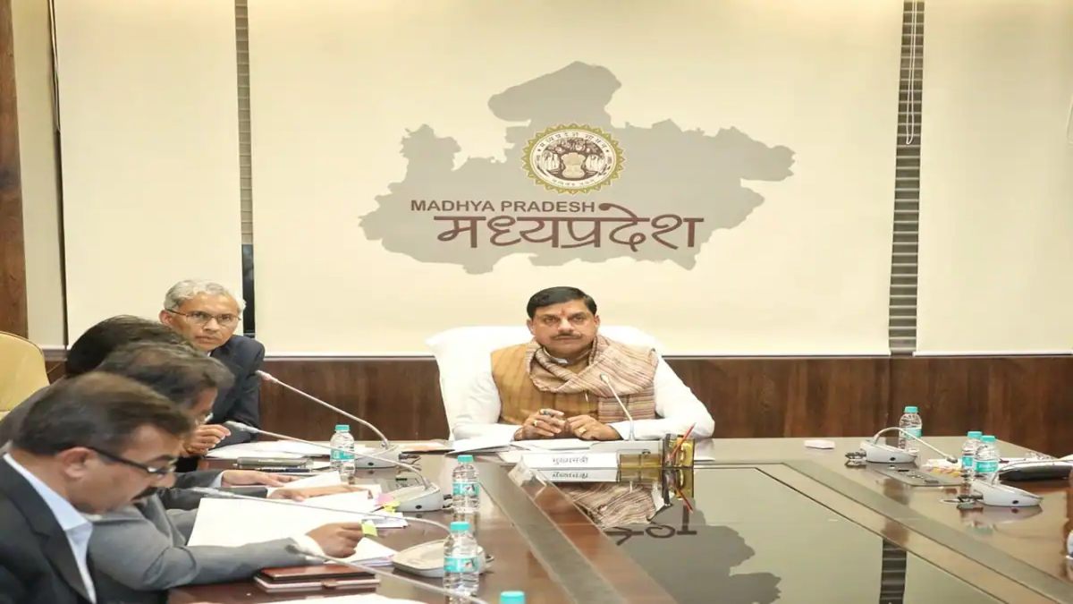 3 महीने बाद होगी सीएम ऑनलाइन समाधान बैठक, CM डॉ. मोहन कई अधिकारियों के खिलाफ दे सकते हैं कार्रवाई के निर्देश