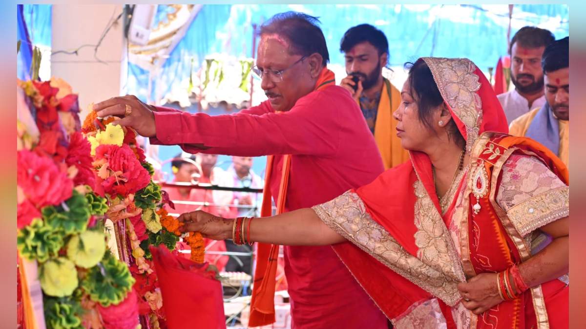 मुख्यमंत्री विष्णुदेव साय सनातन समाज के अनुष्ठान में हुए शामिल, प्रदेशवासियों को दी होली की शुभकामनाएं