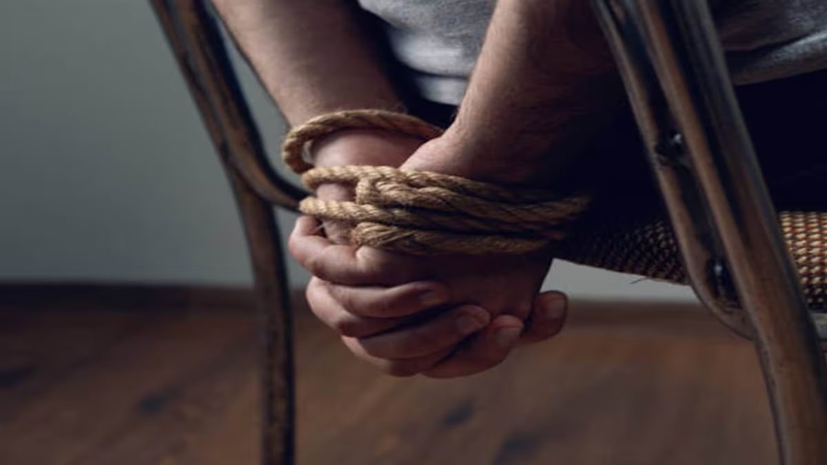 दुकान से कारोबारी का अपहरण: कार सवार बदमाशों ने वारदात को दिया अंजाम, फिर पुलिस ने ऐसे व्यापारी को छुड़ाया
