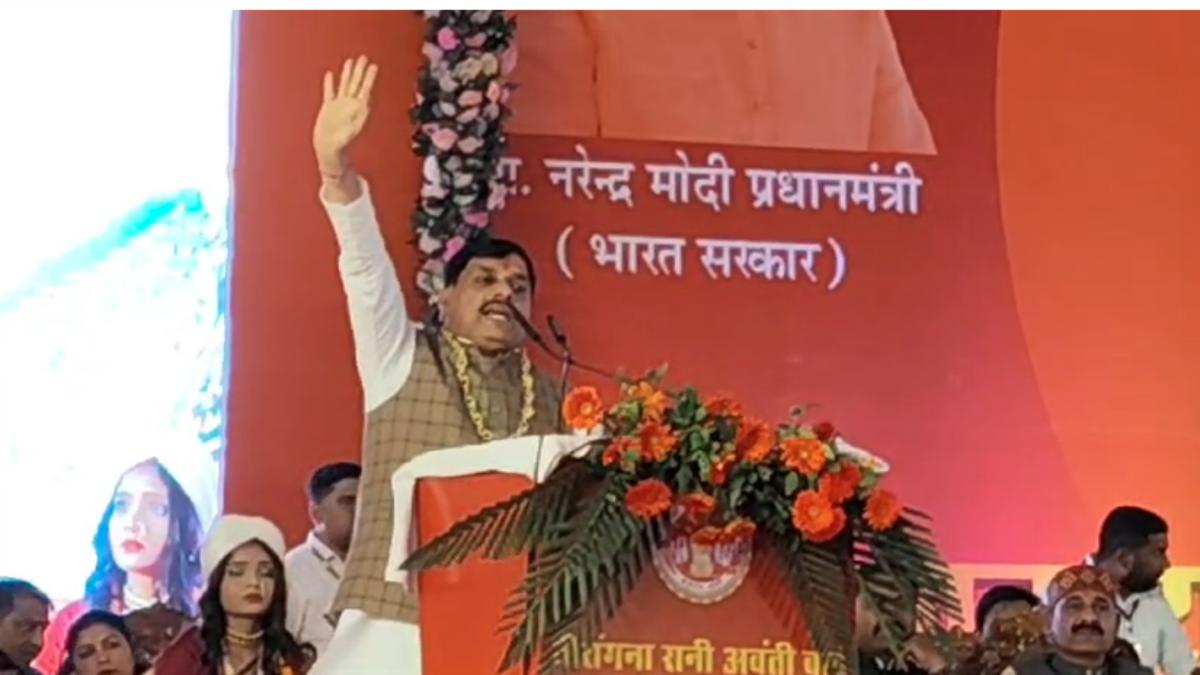 डिंडोरी पहुंचे CM डॉ. मोहन यादव: रानी अवंती बाई को अर्पित की पुष्पांजलि, बोले- दुश्मनों के छक्के छुड़ाते हुए प्राणों की दी आहुति