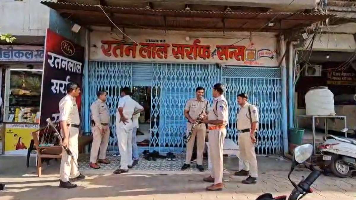 MP में आयकर विभाग की कार्रवाई दूसरे दिन भी जारीः रतनलाल ज्वेलर्स की दो दुकानों पर कल से छापेमारी