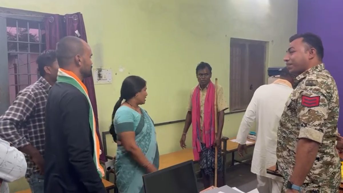 पुलिस की पिटाई से टूटी अधेड़ की हड्डी! आदिवासी समाज हुआ लामबंद, दोषियों पर कार्रवाई की मांग