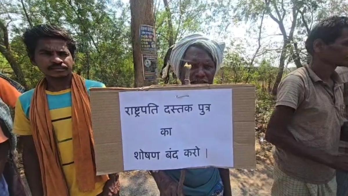 CG News: राष्ट्रपति के दत्तक पुत्रों ने किया विरोध प्रदर्शन, राज्यपाल को दिखाई तख्तियां